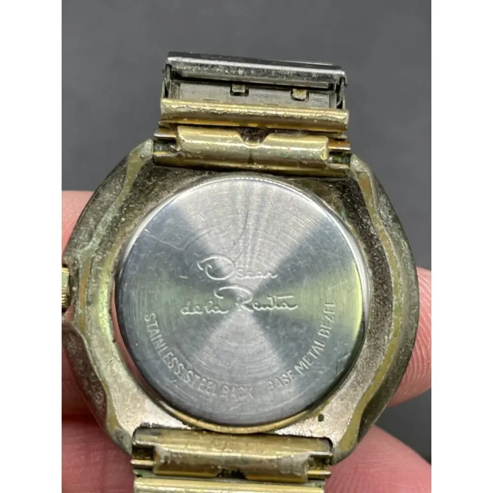 Vintage Oscar de la Renta Quartz Watch Gold Tone 28.4MM Stretch Band